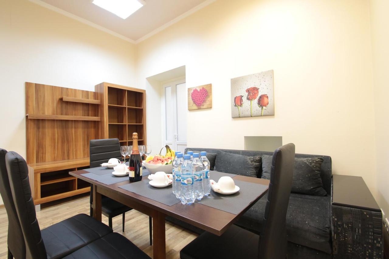 Deluxe Apartments 1326 Lviv Ngoại thất bức ảnh
